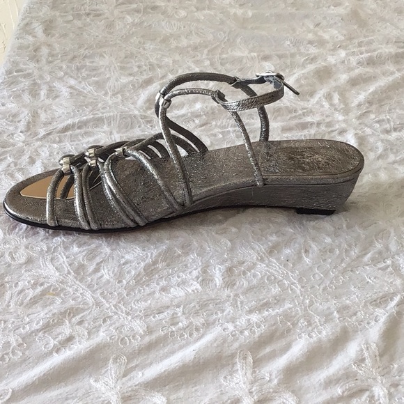 Stuart Weitzman size 9 silver sandals - Picture 11 of 13